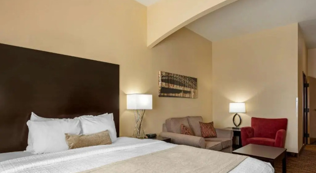 Номер Standard Best Western Plus Capital Inn