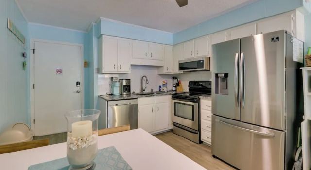 Апартаменты с 2 комнатами с балконом Steps to Beach, Coligny Plaza: Hilton Head Condo!
