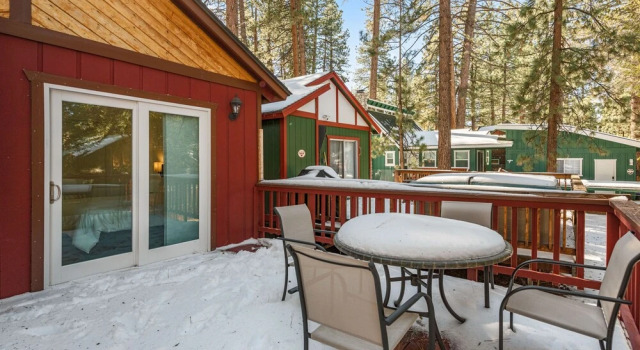 Moonridge Vibes - Walk To Bear Mountain, Alpine Zoo, And Hiking Trails! 2 Bedroom Cabin
