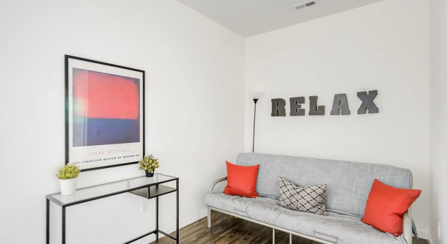 2BR Loft in the Heart of Denver Sleeps 8, Забронировать Отель Отели Денвера 3 звезды, рядом с Бейсбольный стадион «Курс-филд», 3*