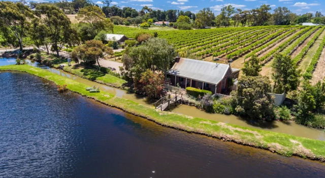 Коттедж Premium с 2 комнатами с видом на озеро Stonewell Cottages and Vineyards
