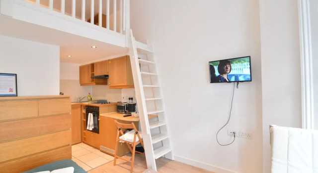 Студия Superior City Gate Kensington