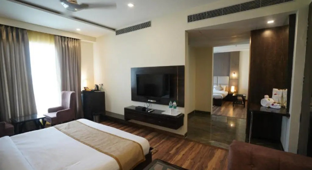 Люкс Executive Hotel Idhayan Palace
