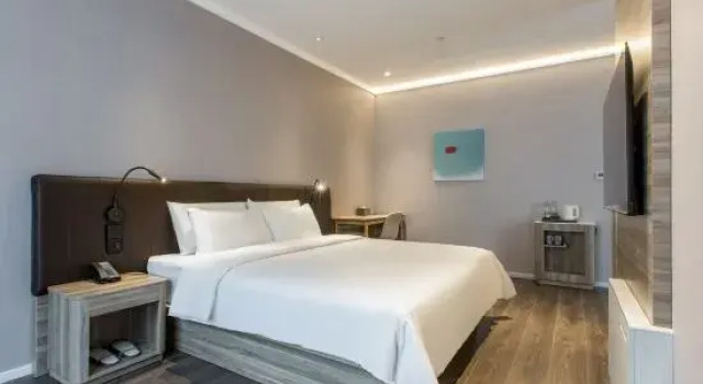 Люкс Business HanTing Hotel (Nanchang Wanli Meiling Avenue)