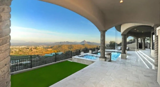 Tuscan Beauty With Incredible Views!, Забронировать Отель Отели Фаунтин-Хиллс с бассейном, Бассейн
