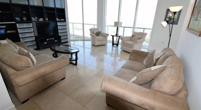 Коттедж Amazing 4 Bedrooms, 5 Bath + Den Penthouse At La Perla