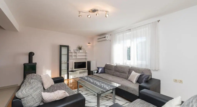 Family Friendly Pool House Ana near Zadar - Happy Rentals, Забронировать Дом для отпуска Коттеджи Задарской жупания, рядом с Пляж Марина Далмация, Коттедж