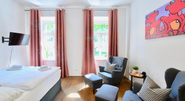Charming Studio in Servitenviertel II, Book Apartment Vienna Austria, near Freyung Square