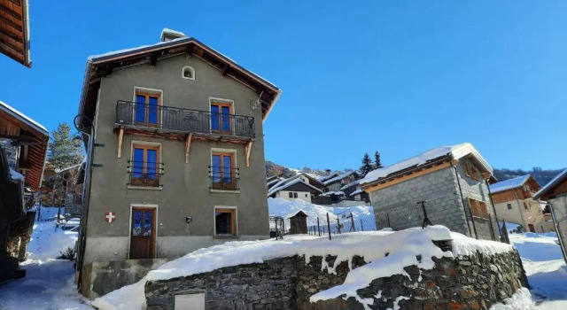Chalet rénové 3 chambres, charme, WiFi gratuit, proximité pistes - FR-1-452-128, Забронировать Шале Виллы Овернь-Рона-Альпы, Вилла