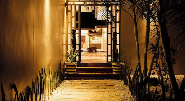 Trees and Fishes Private Retreat, Book Hotel Businesshoteller i Efate, 4* 5*