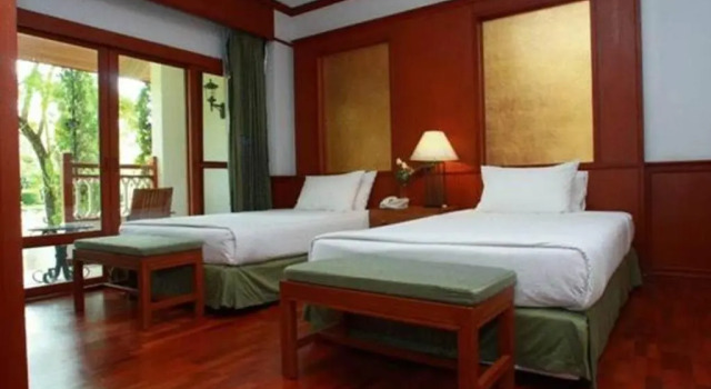 Полулюкс Suan Bua Hotel & Resort