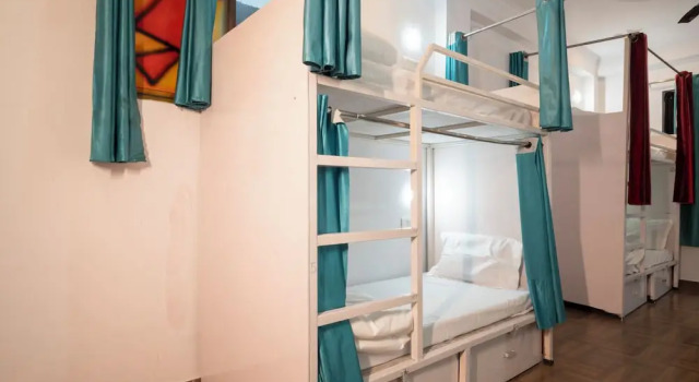 Кровать в общем номере Orchid Hotel and Hostel