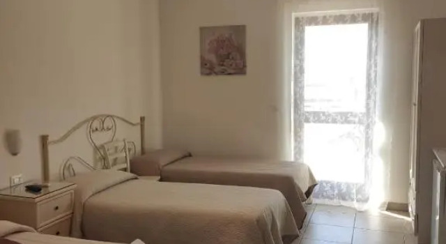 Четырёхместный номер Standard с балконом Villa Lorenza