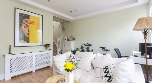 Stunning 2 Bedroom Apartment in Maida Vale With a Garden