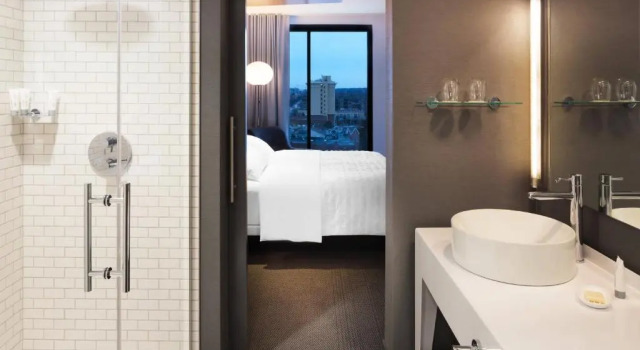 Номер Standard с видом на город Le Meridien Columbus, The Joseph