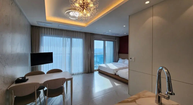 Suite con balcone e con vista sul porto Paramion Hotel