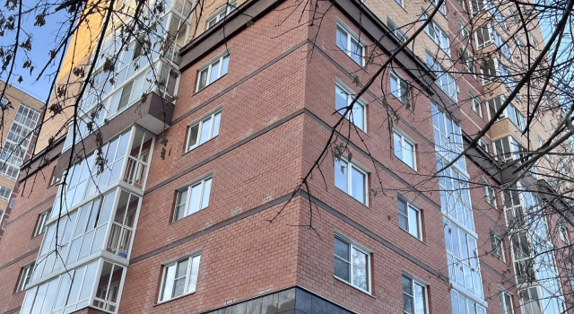 Cozy apartment with a large bedroom and a kitchen living room near the airport, Prenota Appartamento Hotel a Irkutsk Region con parcheggio, Parcheggio