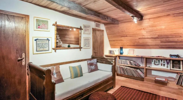 House With 3 Bedrooms in Senezergues, With Wonderful Mountain View, Fu, Rezerwuj Hotel Hotele w Owernia z parkingiem, Parking