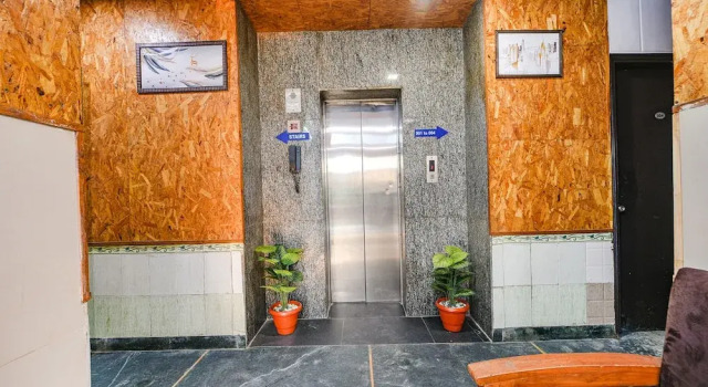 FabHotel The White Orchid - Nr Noida Sector 16 Metro Station Noida, Забронировать Отель Нойда штат Уттар-Прадеш