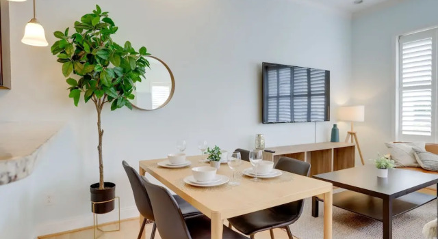 Exquisite 1 BR Apartment at Alexandria, Забронировать Апартаменты/квартира Александрия Washington DC Metropolitan area, рядом с Torpedo Factory Art Center