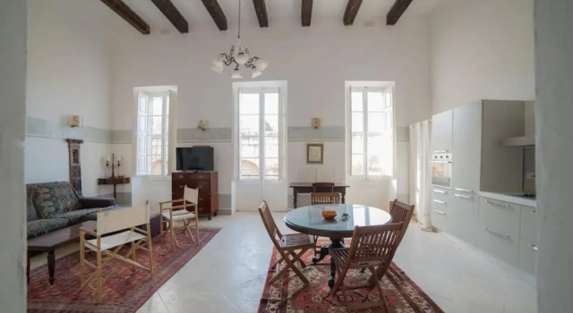 HT3 - Quirky Apartment with Roof Terrace