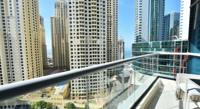 RYN - Dubai Marina Studio with balcony, Забронировать Отель Отели Эмирата Дубая с бассейном, рядом с Dubai Marina Yacht Club, Бассейн