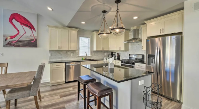 Коттедж с 5 комнатами с балконом New-Build North Wildwood Home w/ Private Pool