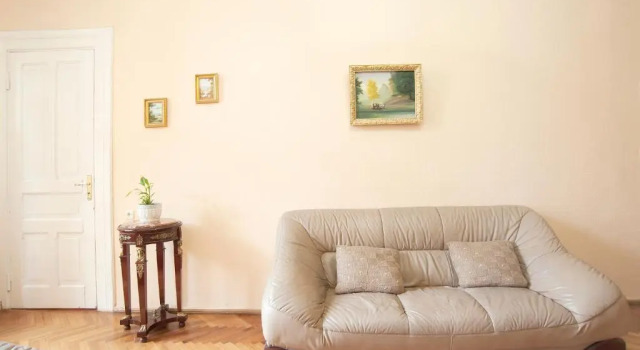 Apartment in Purtseladze Street, Забронировать Апартаменты/квартира Мтацминда Тбилиси, рядом с Тбилисский театр оперы и балета