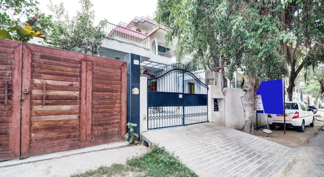 The Residency Inn, Забронировать Отель Отели Гомти Нагара с парковкой, Парковка