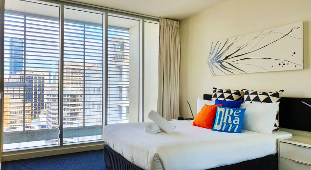 City Penthouse Views Wine Pool Gym Netflix, Забронировать Отель Отели Брисбна 3 звезды, рядом с Торговый центр Queen Street, 3*