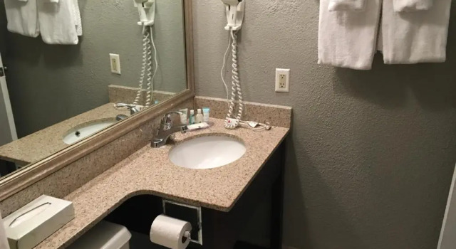 Четырёхместный номер Standard Holiday Inn Orlando North Winter Park by IHG