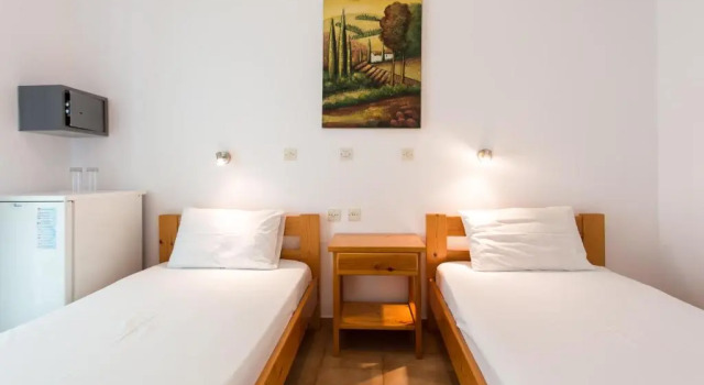 Номер Standard Theologos Place