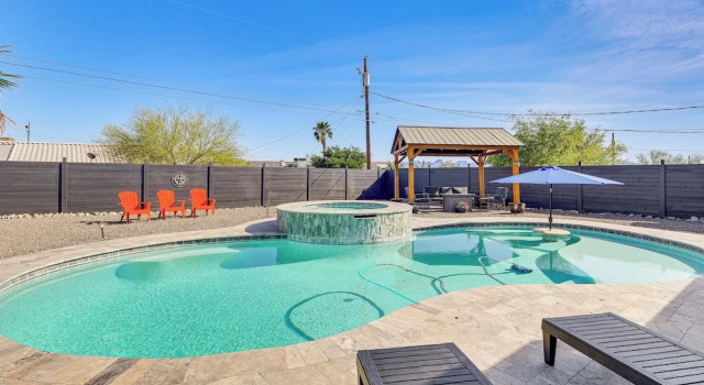 Коттедж ~ 5 Mi to Lake Havasu: Family Home w/ Fenced Yard!