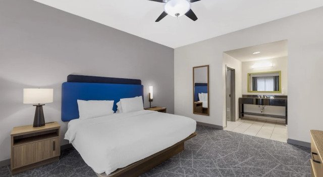 Люкс Hampton Inn Birmingham/Leeds