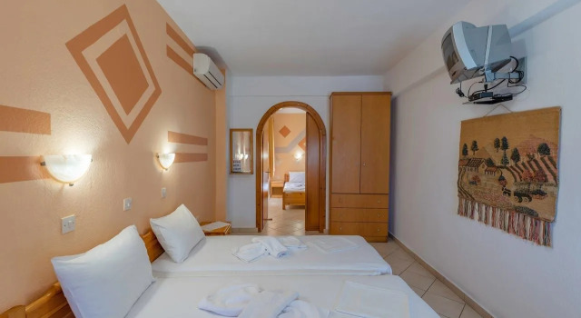 Villa Memories, Book Villa Chrisi Akti 