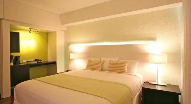 Полулюкс Holland House Beach Hotel