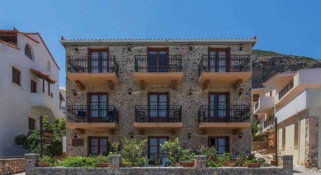 Petrino Guesthouse, Prenota Affittacamere Hotel a Peloponneso con parcheggio, Parcheggio