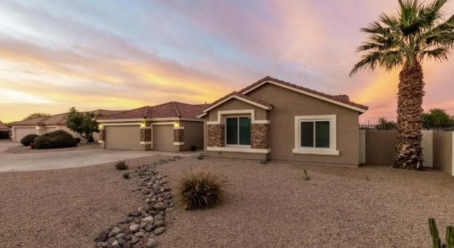 Коттедж Phoenix Backyard Oasis Pool Home! Sleeps 12. Game Room And Kids Playset Too! 4 Bedroom Home by RedAwning