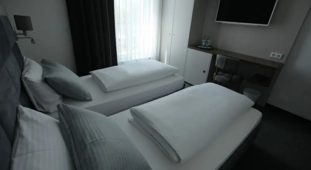 Hotel Starton am Ingolstadt Village, Buchen Sie Hotel Hotels in Bayern mit Parkplatz, Parkplätze