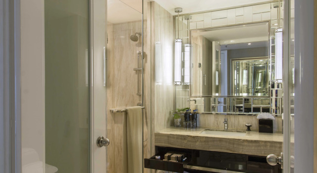 Superior Dvoulůžkový s manželskou postelí pokoj Hotel Ciputra World Surabaya managed by Swiss-Belhotel International