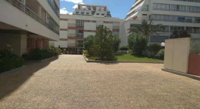 Studio avec piscine à 2 pas de la plage, Book Apartment Hotels in Camargue with a Pool, Swimming Pool