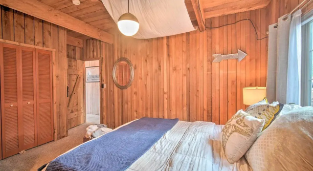 Cabin Vacation Rental: 4 Mi to Lake Arrowhead