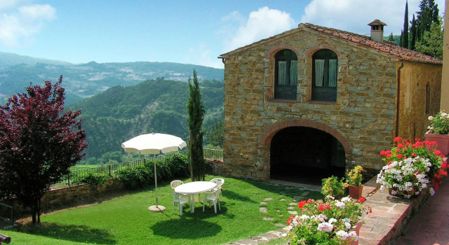 Detached, cozy cottage in vineyard with swimming pool and views over Tuscany, Buchen Sie Ferienhaus Villen in Dicomano, Villa