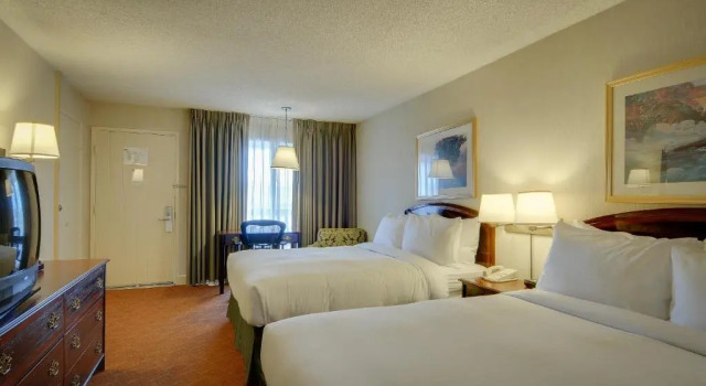 Четырёхместный номер Standard Vagabond Inn Executive San Francisco Airport