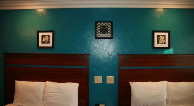 Четырёхместный номер Deluxe Civic Center Lodge / Lake Merritt BART