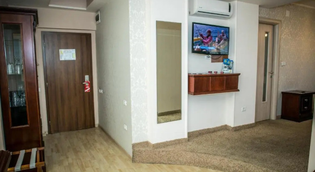 Полулюкс Deluxe Hotel Megalos