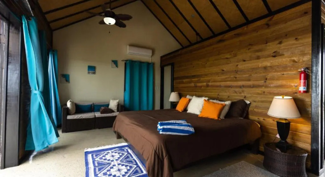 Номер Standard с балконом Lina Point Belize Overwater Resort