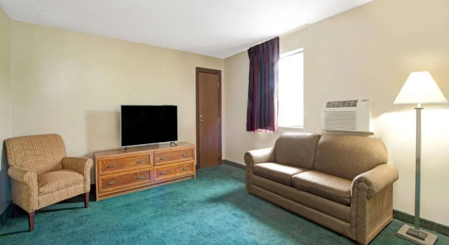 Люкс Super 8 by Wyndham Eureka/Six Flags Nearby