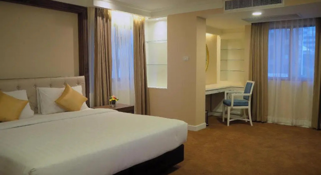 Полулюкс Kingston Suites Bangkok