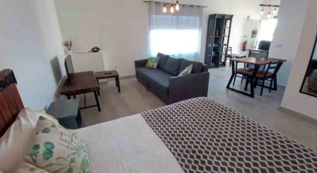 Коттедж с 2 комнатами с балконом и с красивым видом из окна Pipo People House